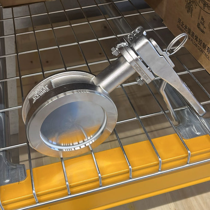 Válvula de mariposa de 4" con abrazadera, dejada abierta